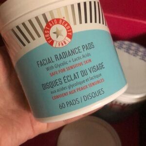 First Aid Beauty Blue Facial Radiance Pads
